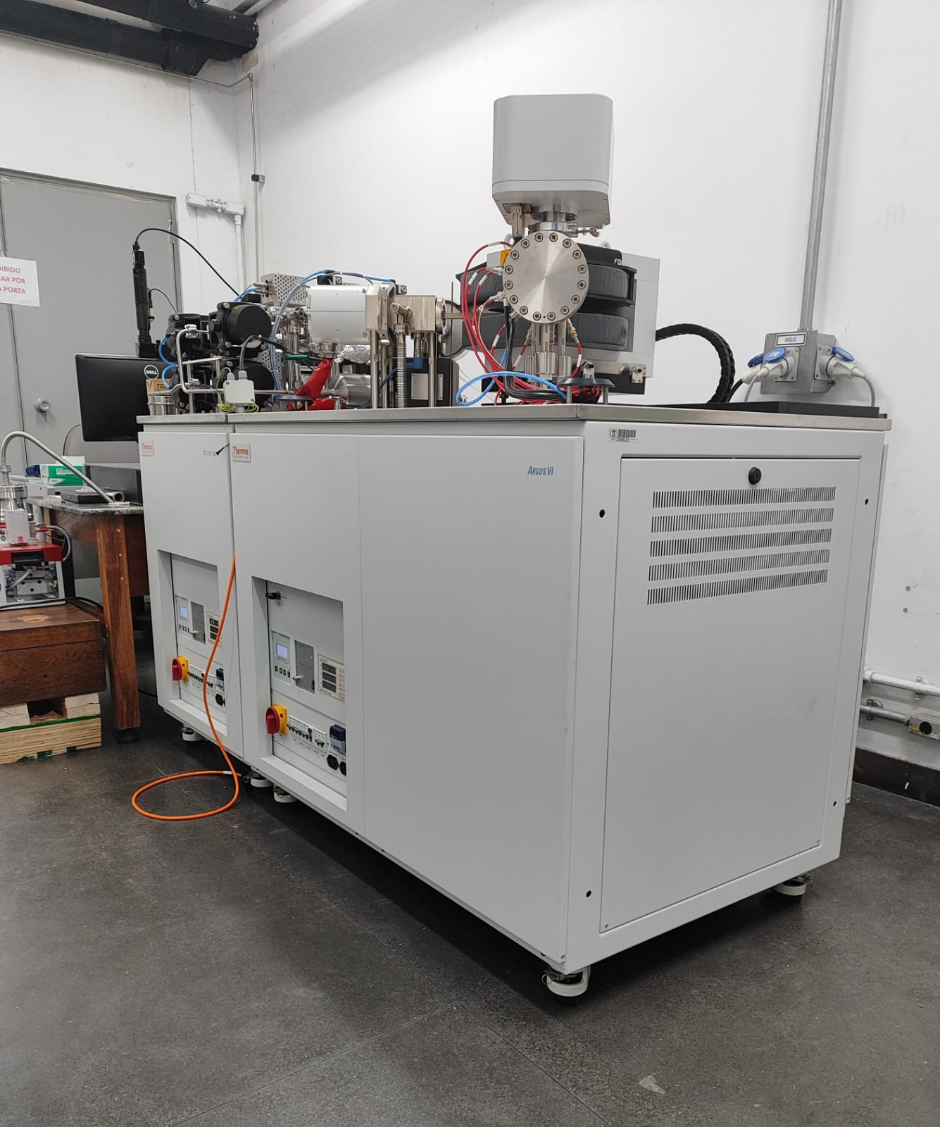 Espectrômetro de massa Ar-Ar Thermo Argus VI